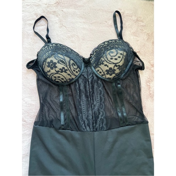 NEW NEW!Beautiful jumpsuit fitted to the body, enhances and stylizes your figure - Picture 2 of 3